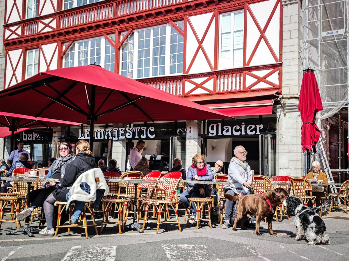 Where to work on a terrace in Saint-Jean-de-Luz this summer: our best spots