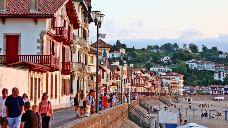 Où travailler à Saint-Jean-de-Luz : les meilleurs cafés, coworkings et spots pour bosser