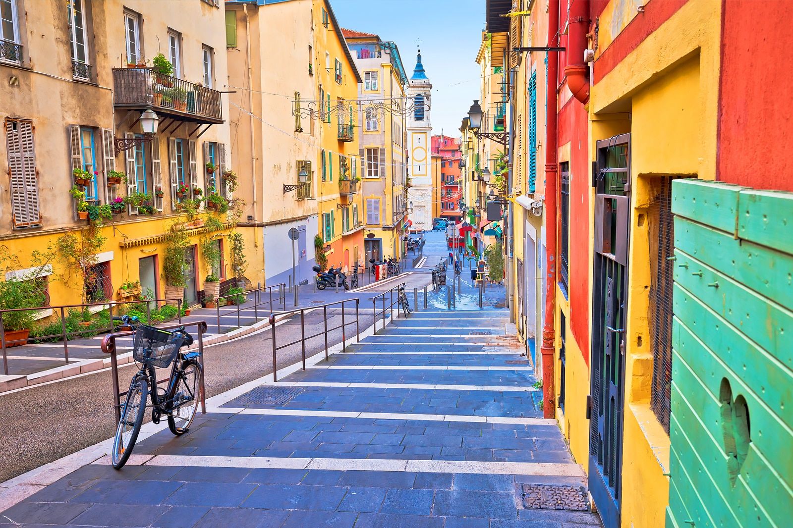 Travailler le dimanche à Nice : 8 spots ouverts