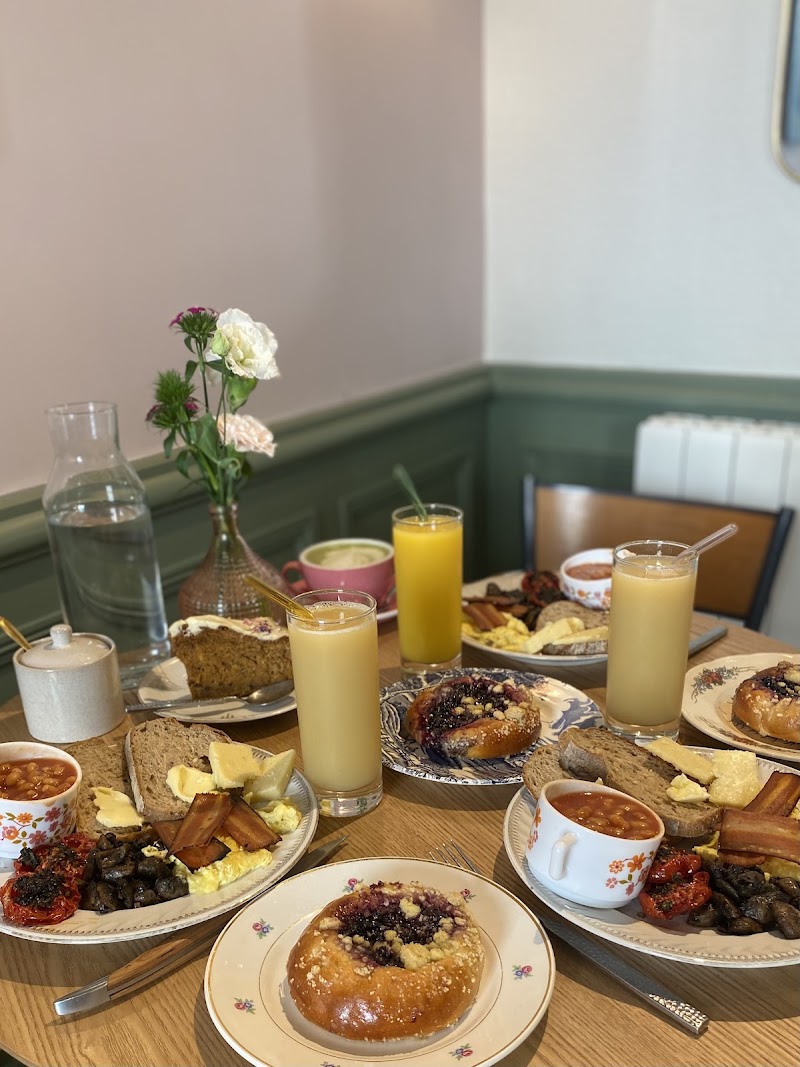 Sœurs, café fleuri