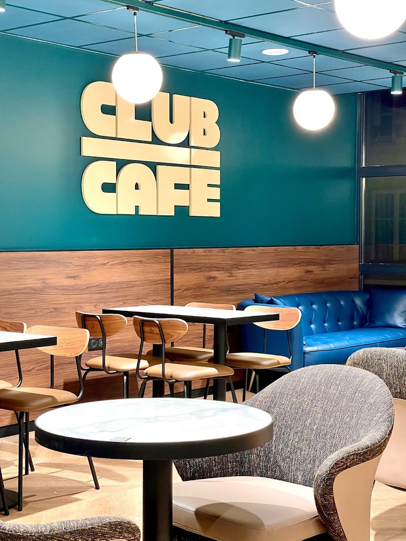 Le Club Café
