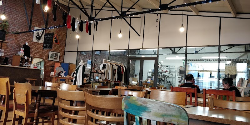 Les Trois Tricoteurs