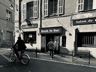 Book In Bar - Librairie et café
