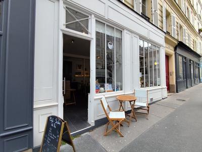 Feuille Blanche, Café Noir