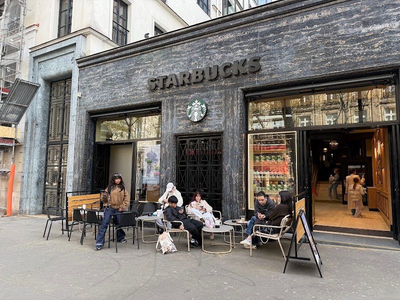 LE STARBUCKS DU BOULEVARD DES CAPUCINES