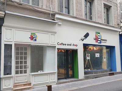 Les Simones coffee and shop